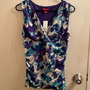 NWT Elle Blouse Size Medium, Fits Like A Small